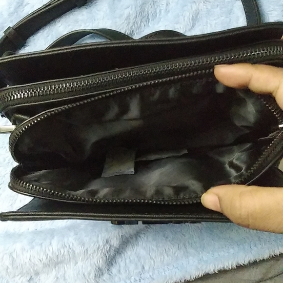 Guess Sling Bag - Picture 5 of 8